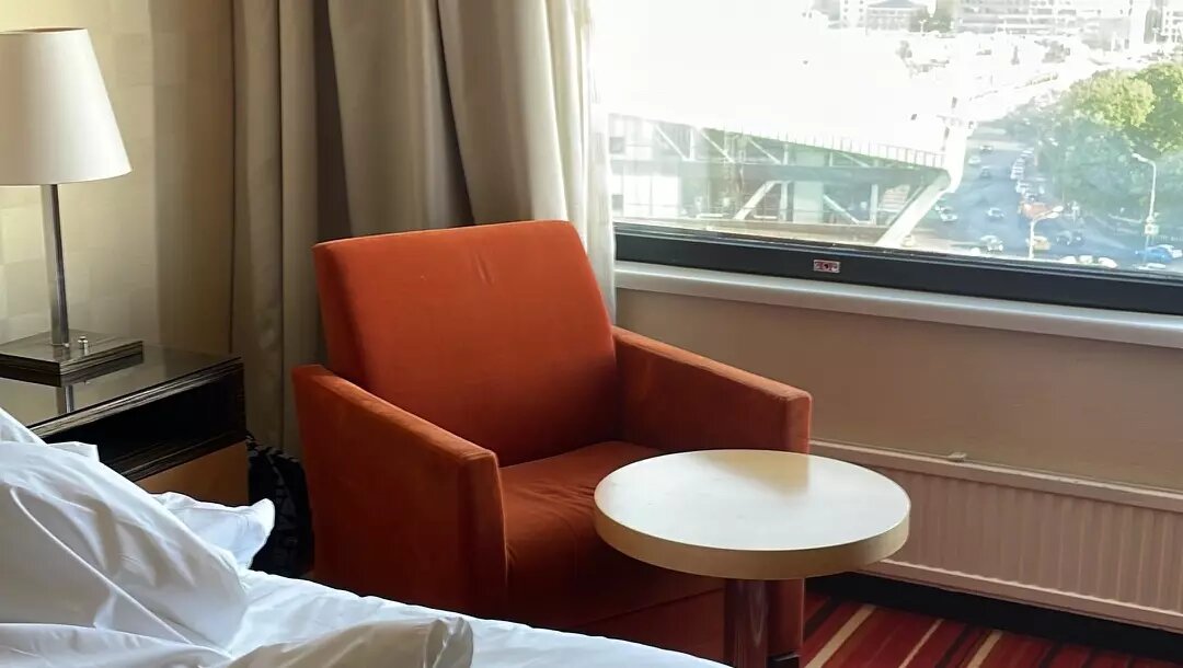     На время СВО военным нужно разрешить заселяться в отели по военному билету, а не паспорту, заявили в Госдуме, после прогремевших на днях скандалах в Ростовской области.