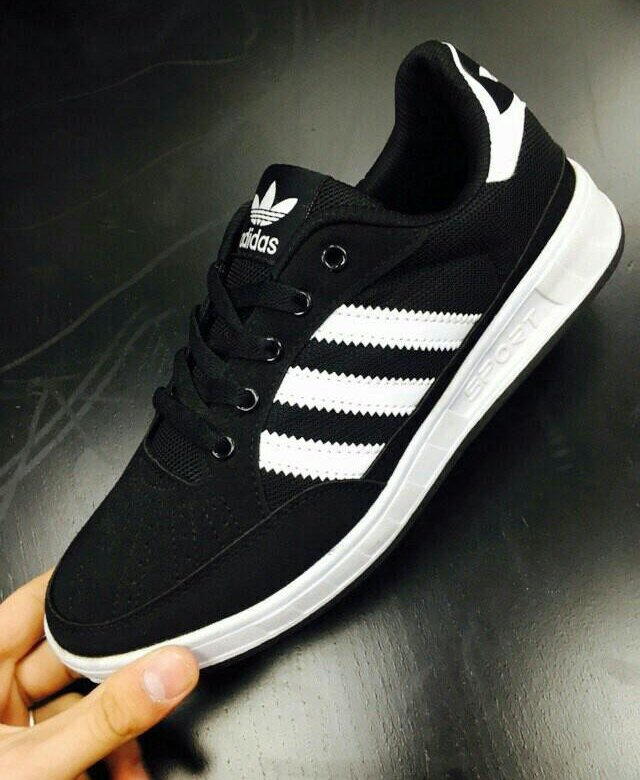 Старые добрые Adidas, которые носят основная масса пацанов.