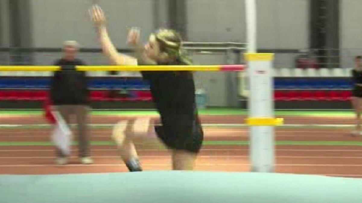    В Курске прошли состязания Кубка области по прыжкам в высоту