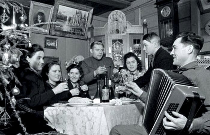 От веселья за столом содрогается весь весь дом! Фото из открытых источников.