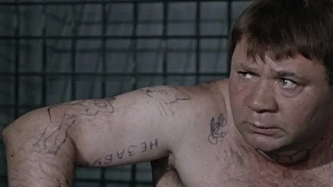 Это "Доцент"- вор рецидивист, уголовник.