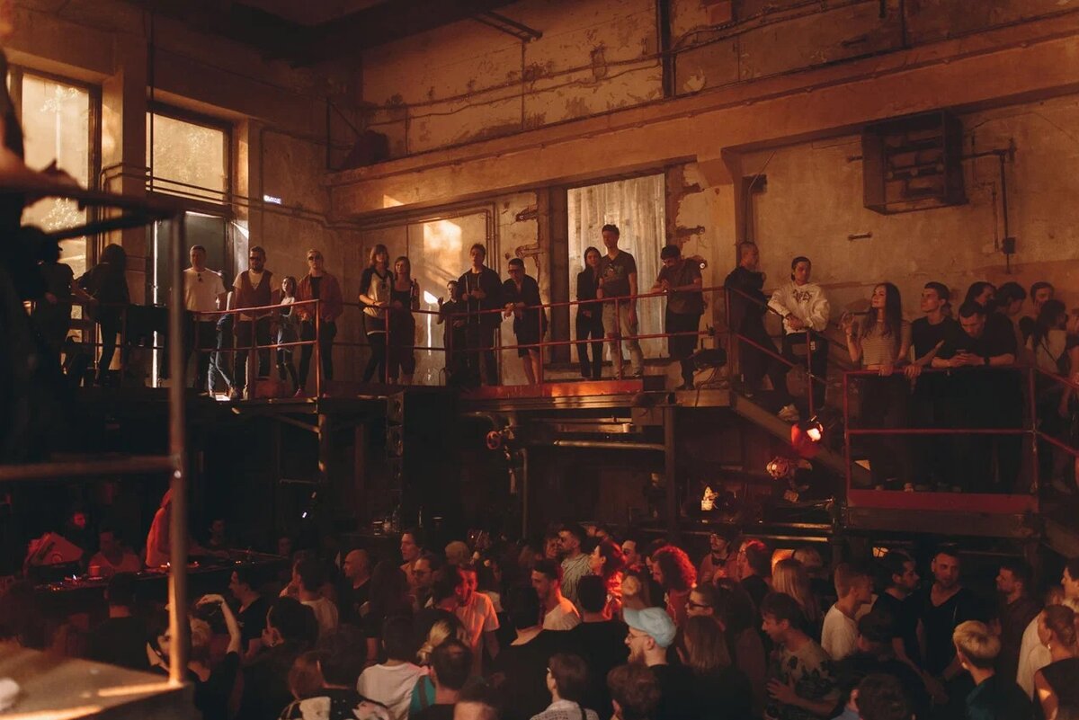 Мутабор арт пространство. Мутабор бар. Вечеринка звезд в клубе мутабор. Вечеринка звезд в клубе мутабор. Вечеринка звезд в клубе мутабор.