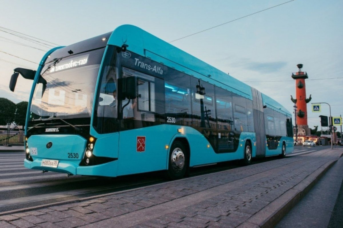    В Петербурге осмотрели новую пассажирскую технику, привезённую в 2023 году