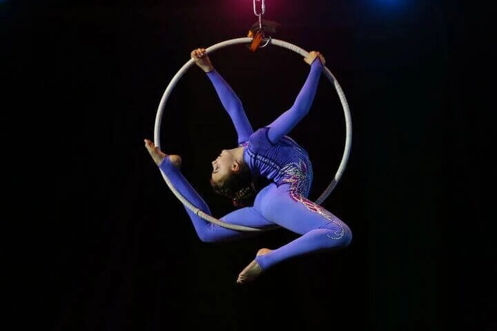 Спортивный или цирковой. Эквилибристика Татьяна Белова. Элиза Хачатурян эквилибристка. Эквилибристика гимнастика цирк. Анастасия Беззубова цирковая гимнастика.