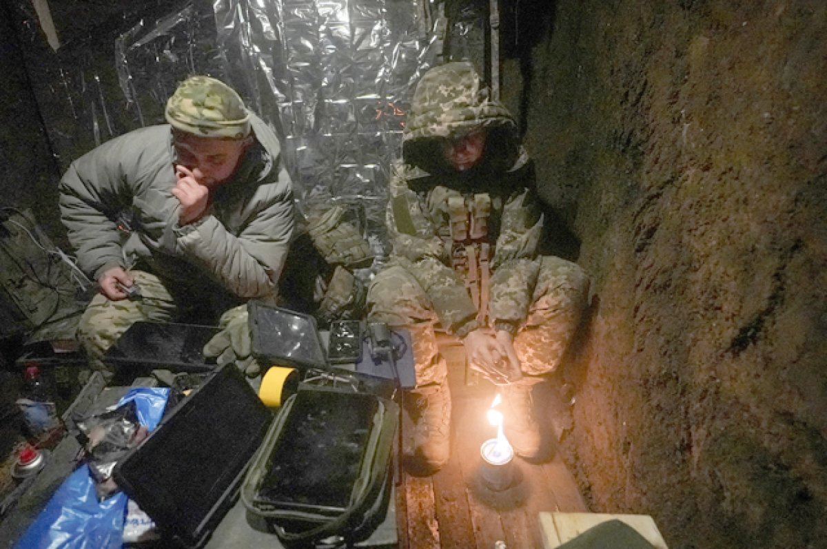    Военнослужащие ВСУ в блиндаже