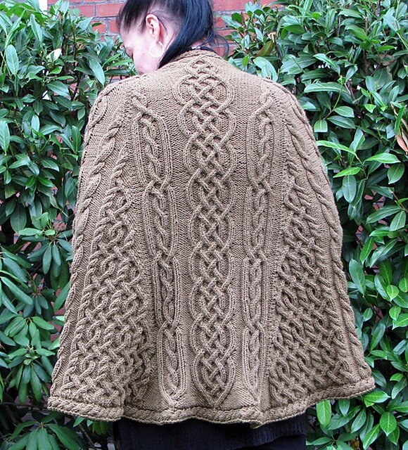 Celtic braids. Crochet for accessories and finishes. 18 new patterns