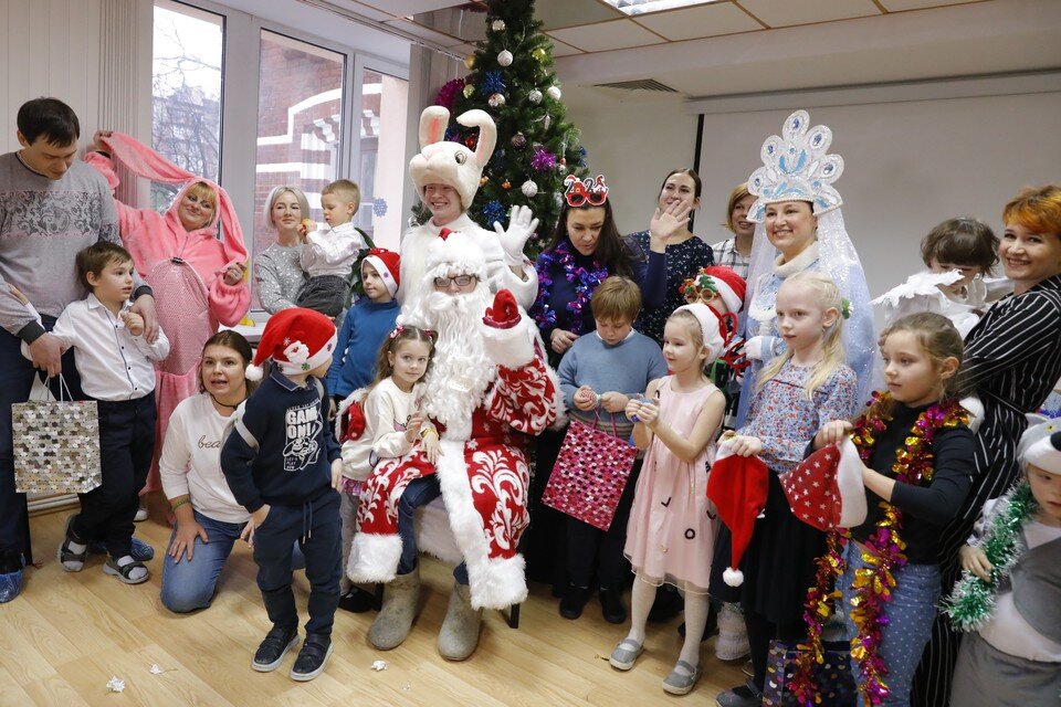    Радио «Комсомольская правда» в Нижнем Новгороде» и учебный центр «АйРесто» провели новогоднюю елку для детей с РАС. Кира МИШИНА