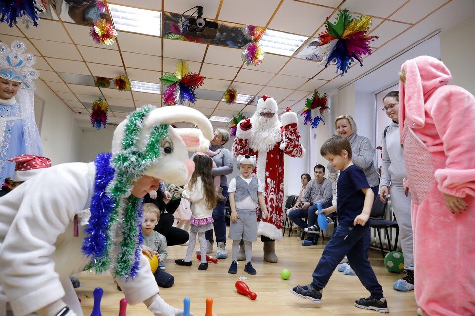    Для особенных деток и праздник должен быть особенным: вместо новогодних стишков – подвижные игры, вместо долгих постановок – больше интерактива. Кира МИШИНА