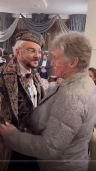 Ну, прямо лучшие друзья.