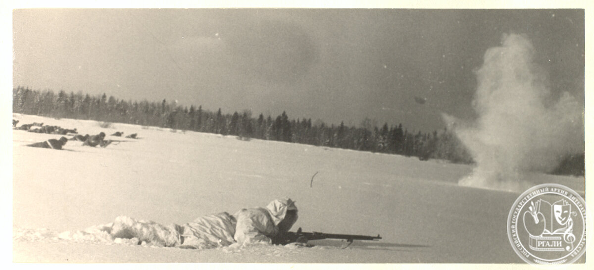 Бой. Фотография М.А. Трахмана из серии «Ленинград в блокаде» 1941–1943 гг. РГАЛИ. Ф. 3141. Оп. 1. Ед. хр. 838. Л. 10.
