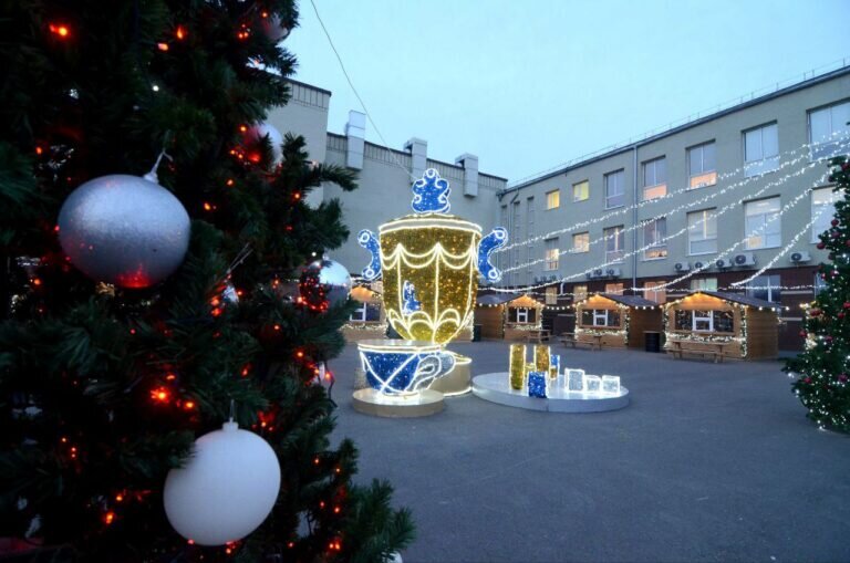    23 декабря на площади Ленина в Оренбурге начнет работу новогодний городок Марина Шарт