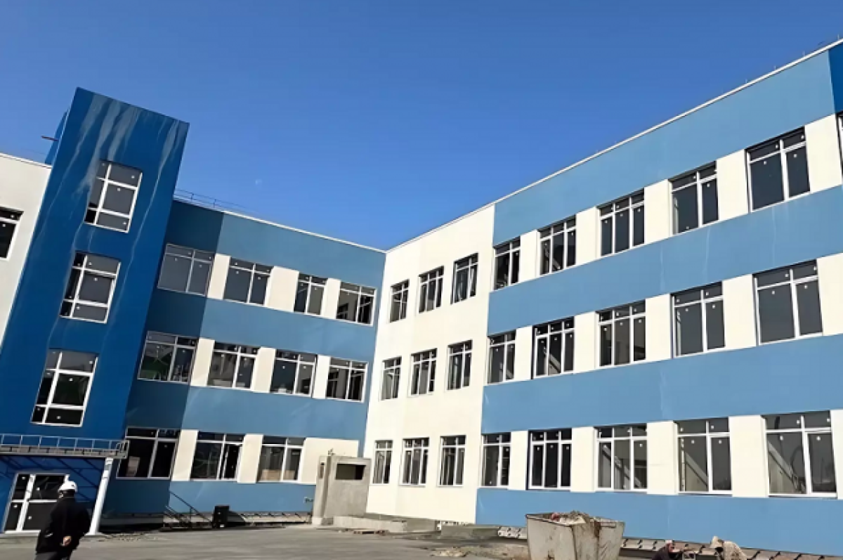    Колонны отходят от стен: строящаяся в ЖК «Дубки» в Оренбурге школа уже начала разрушаться.