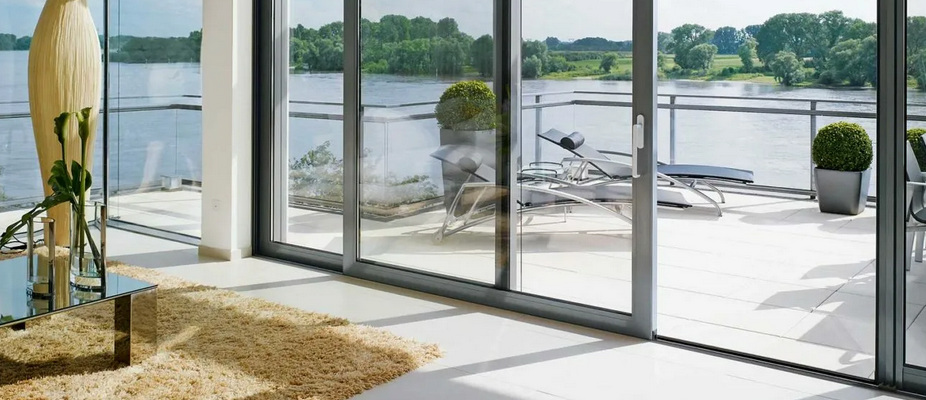 Раздвижные алюминиевые окна это  очень популярное решение. 