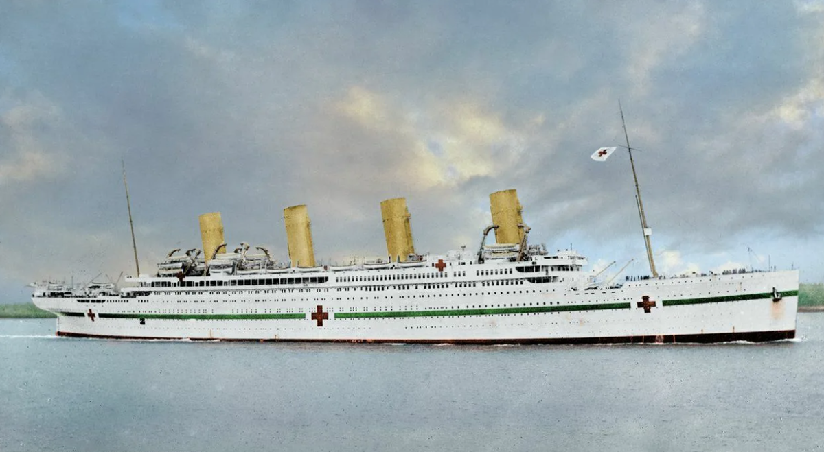 Картинки британика. Британик плавучий госпиталь. Пароход Британик. HMHS Britannic. 3 Корабля Титаник Британик Олимпик.