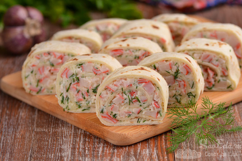 Закусочные рулетики (очень вкусная начинка с крабовыми палочками, лаваш не использую)