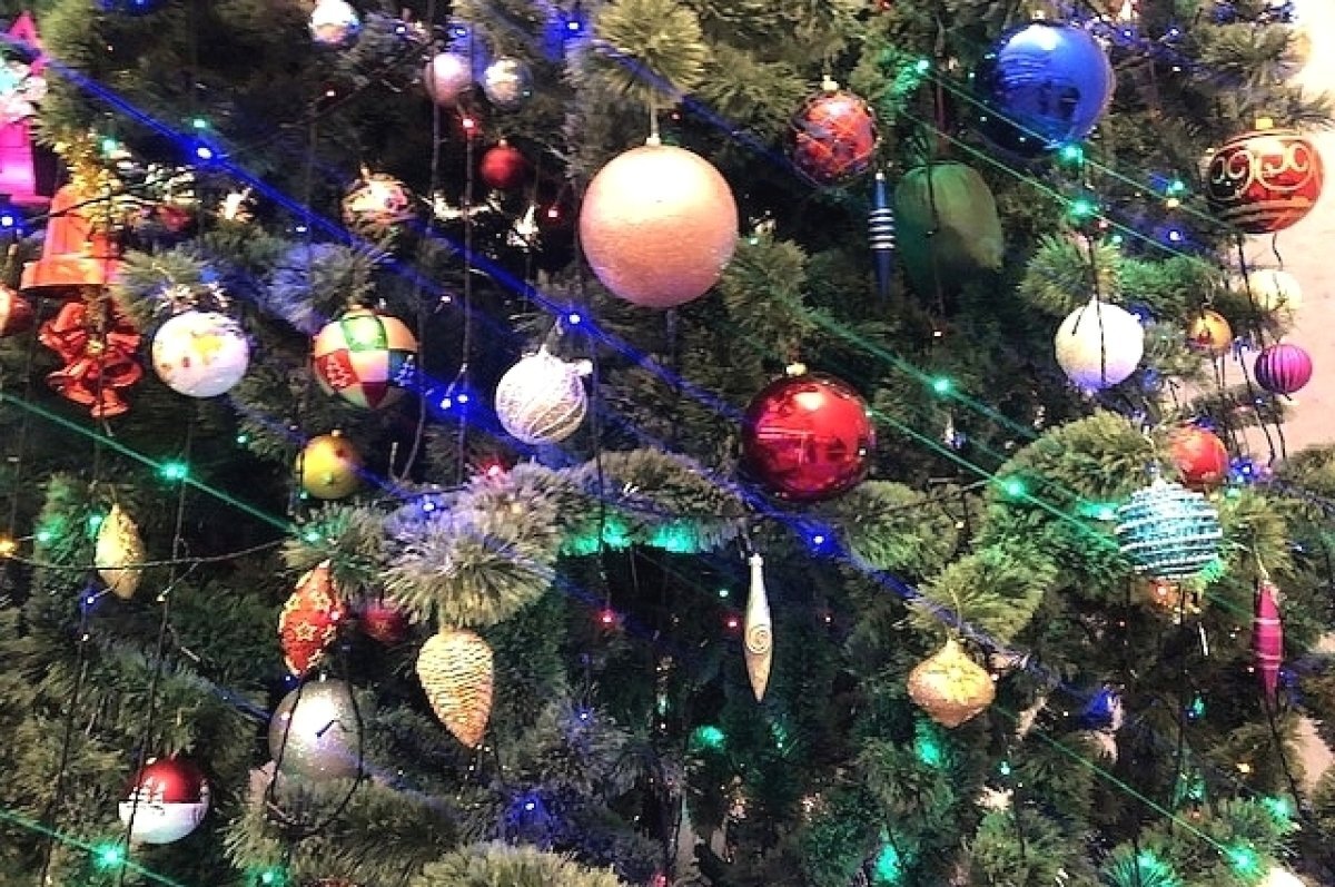    В Самаре компании приступили к украшению витрин и фасадов