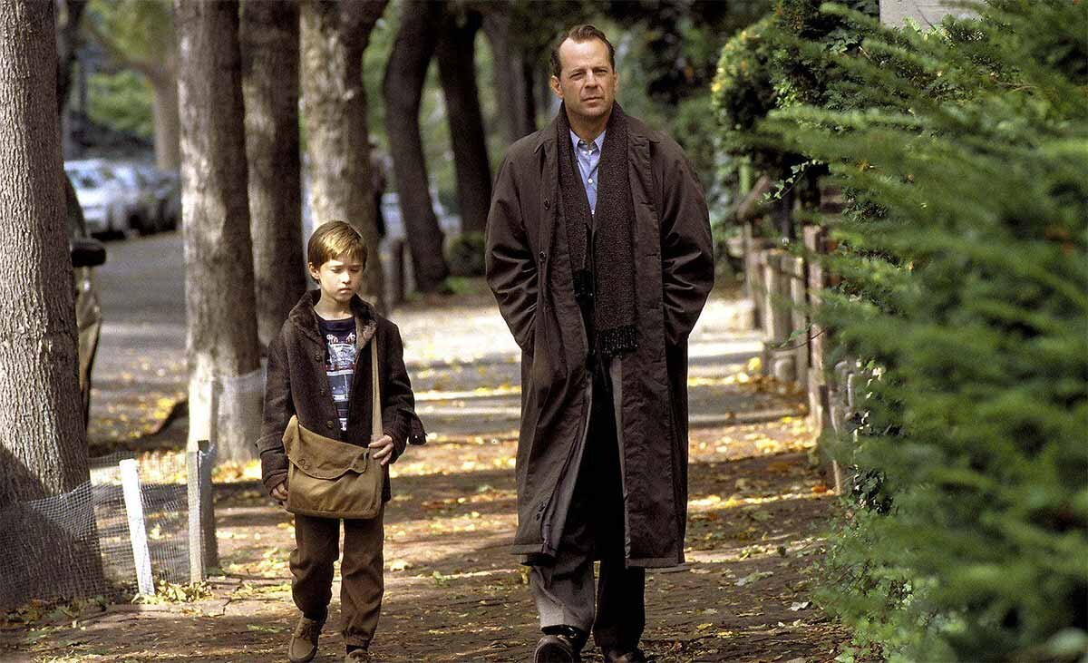 Кадр из фильма "Шестое чувство" (1999)