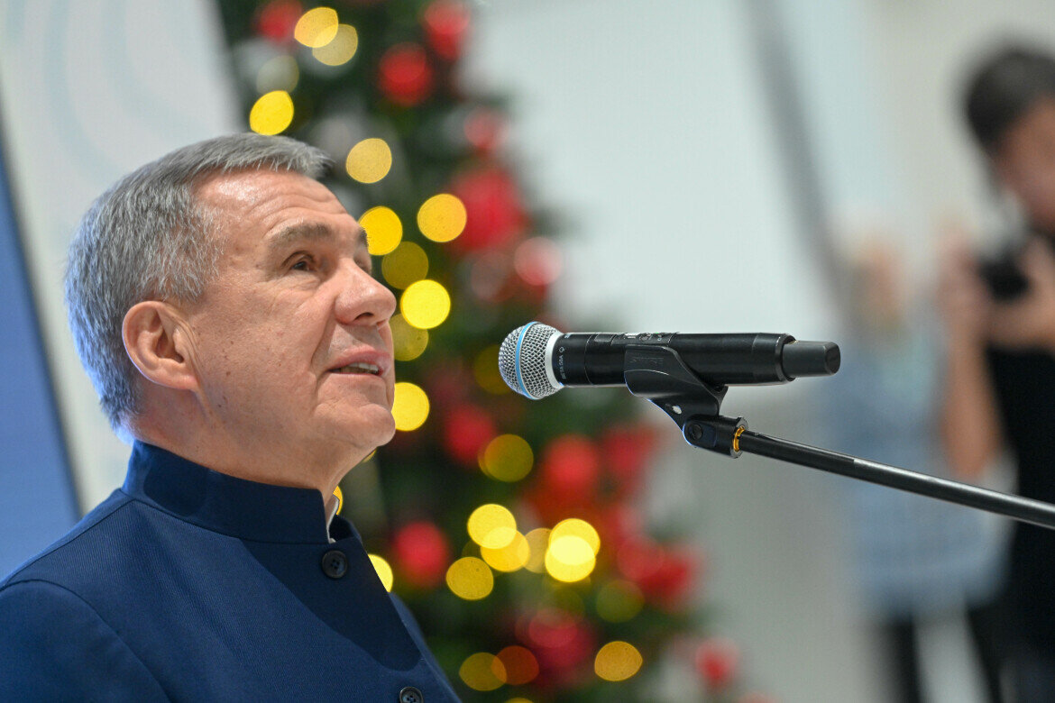 ​Рустам Минниханов: «Заехав в город Альметьевск, можно сразу увидеть, как он преобразился за последние годы. Сегодня это красивый современный город!» Фото: rais.tatarstan.ru