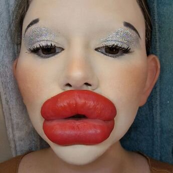 Андреа Иванова регулярно попадает в заголовки газет из-за своей улучшенной внешности, 