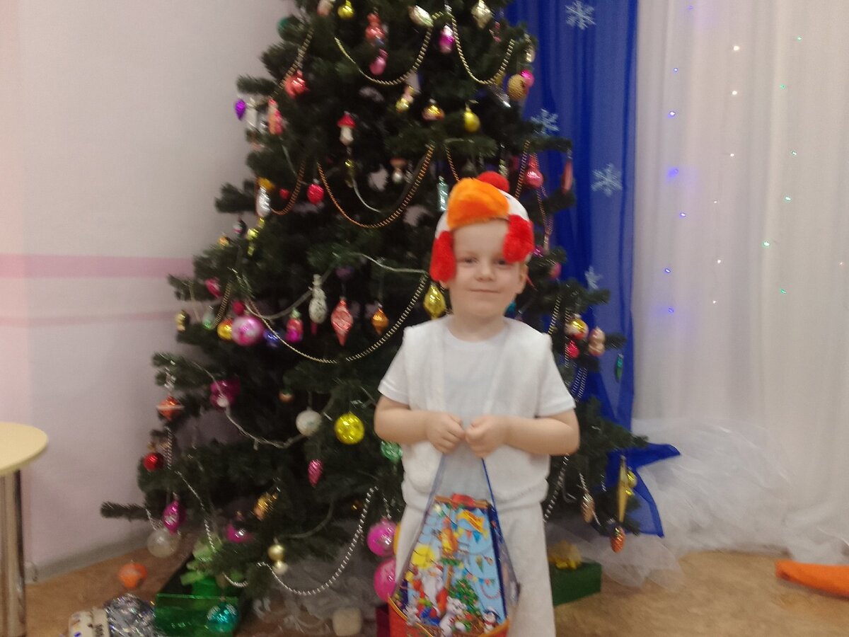 Фото с прошлогоднего утренника. Никита.