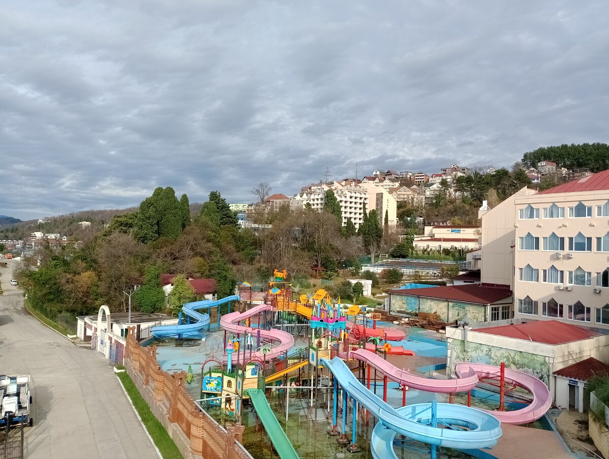 Вид на санаторий с аквапарком. Фото автора