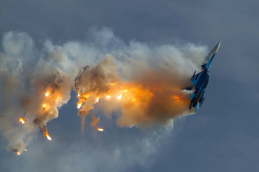 Во вражеском небе. Воздушный бой на Украине су35. Су-30 атака. В Тверской области разбился истребитель Су-30.