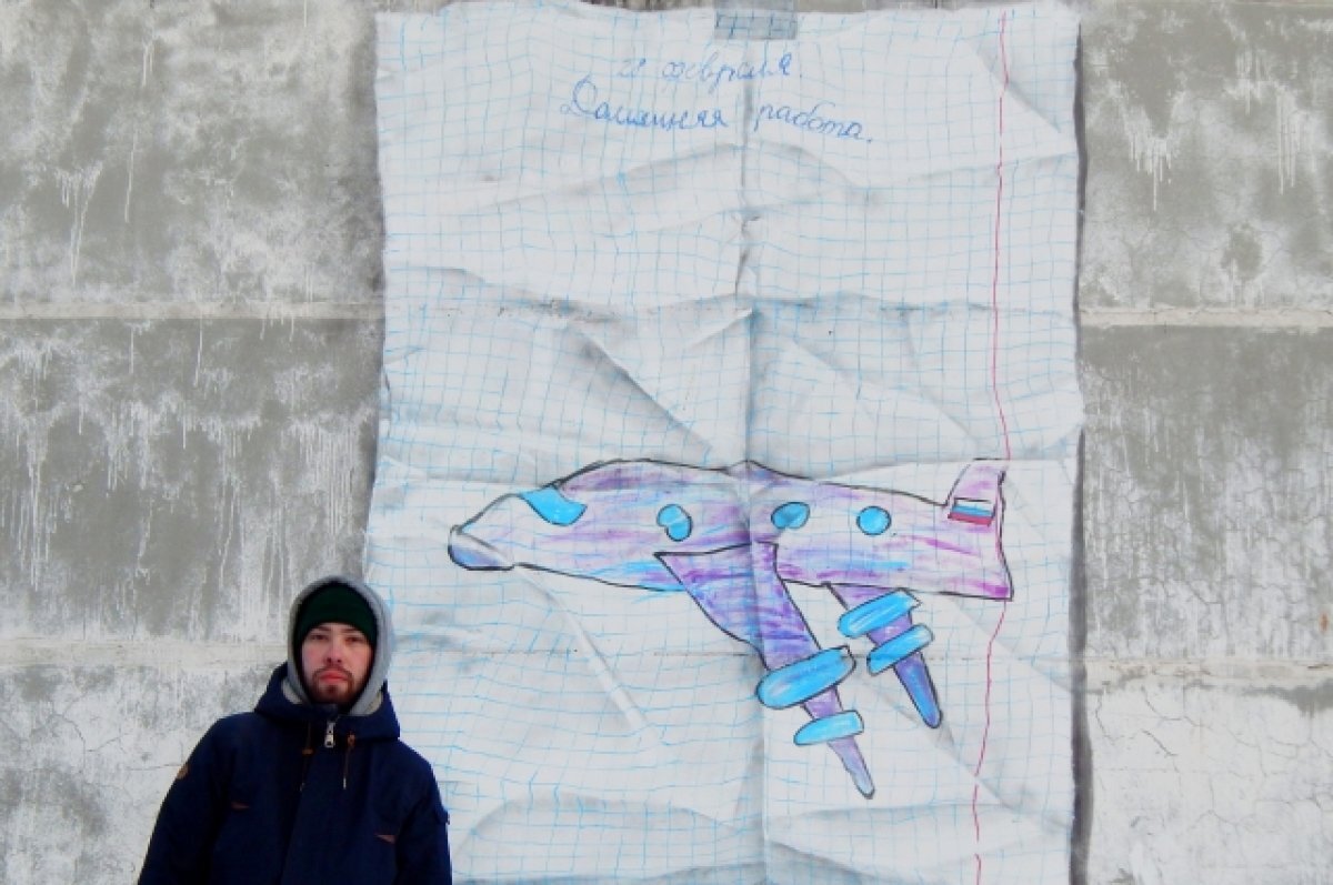    Егор Горе затрагивает тему детства в своих работах.