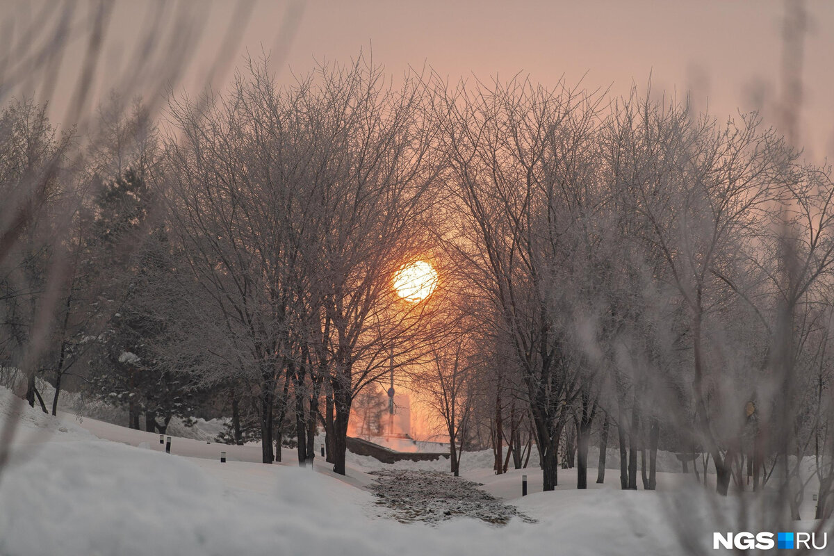 Праздники в декабре по дням. С днём зимнегосолцестояния. 22 декабря день. 22 декабря праздник православный. Открытки с днем зимнего солнцестояния.