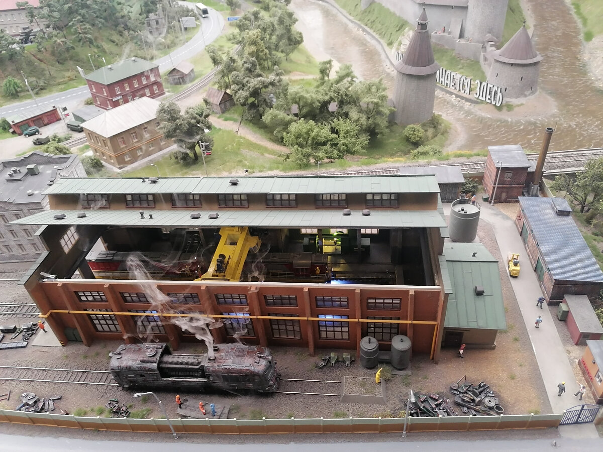 Ремонтное депо, с открывающейся крышей