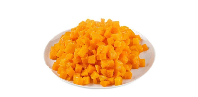 Нарезанная тыква кубиками для дальнейшего приготовления
