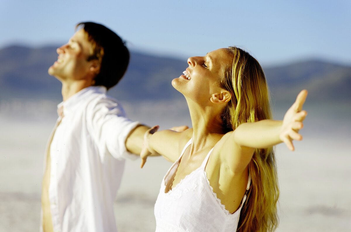 Когда вы замедлите дыхание и расслабите мышцы, древний мозг поймет, что опасность миновала и перестанет вас пичкать адреналином. Вам станет легче, вы почувствуете уверенность