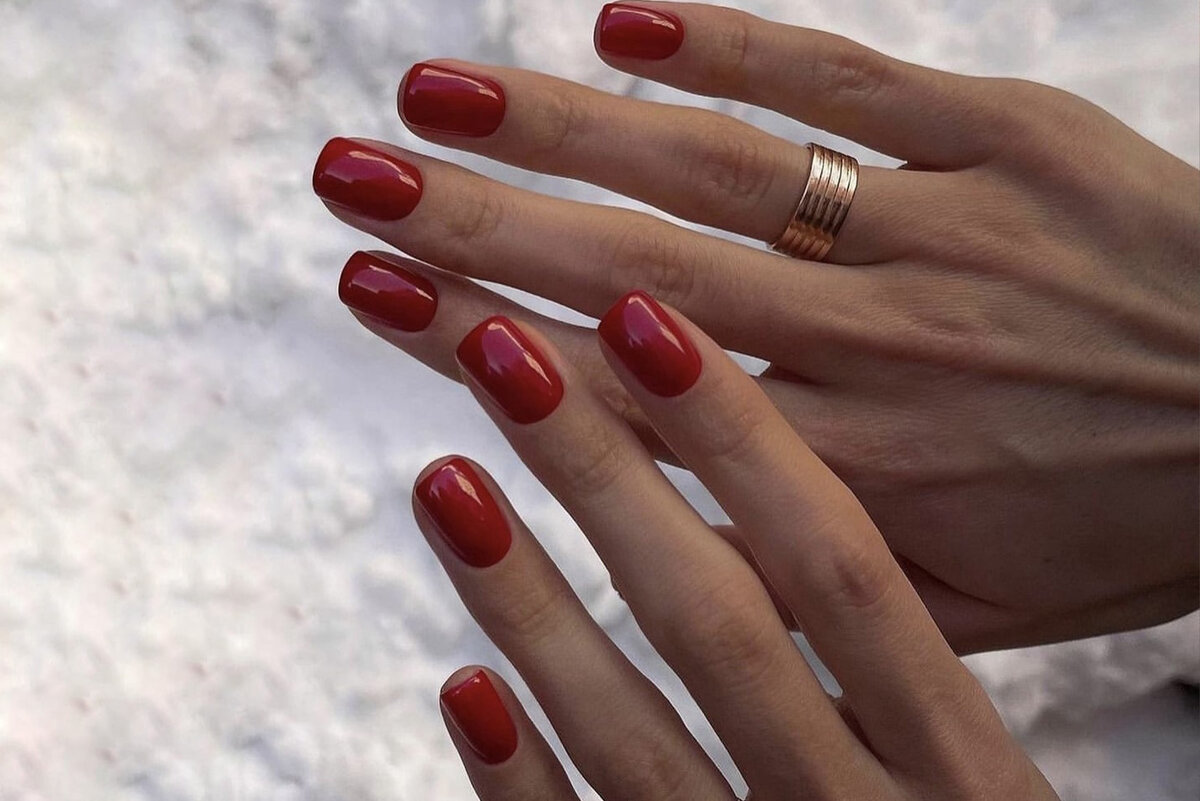     27 вариантов маникюра в оттенках красного, которые идеально подойдут для празднования нового года — и вы точно захотите их повторить