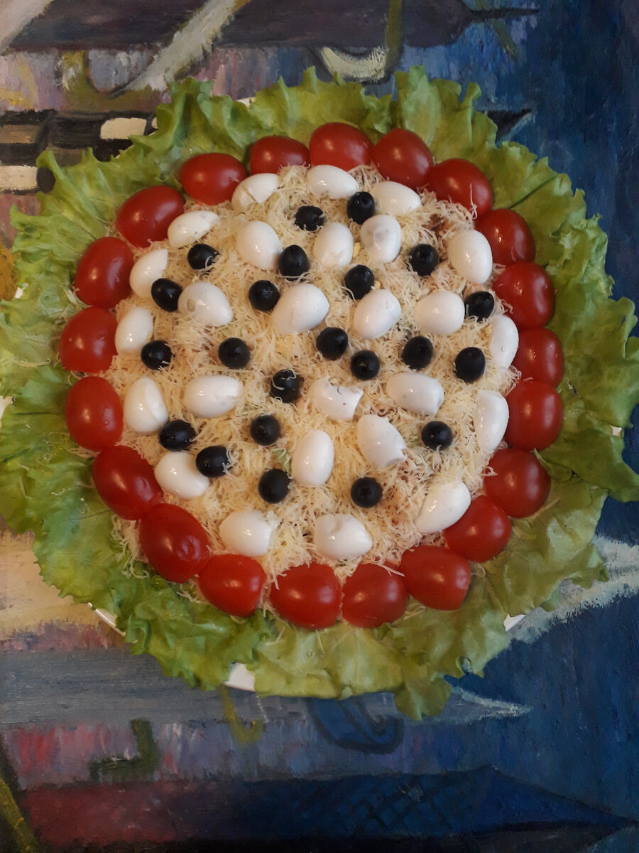 «Цезарь» на подносе-картине от близкой родственницы-художника