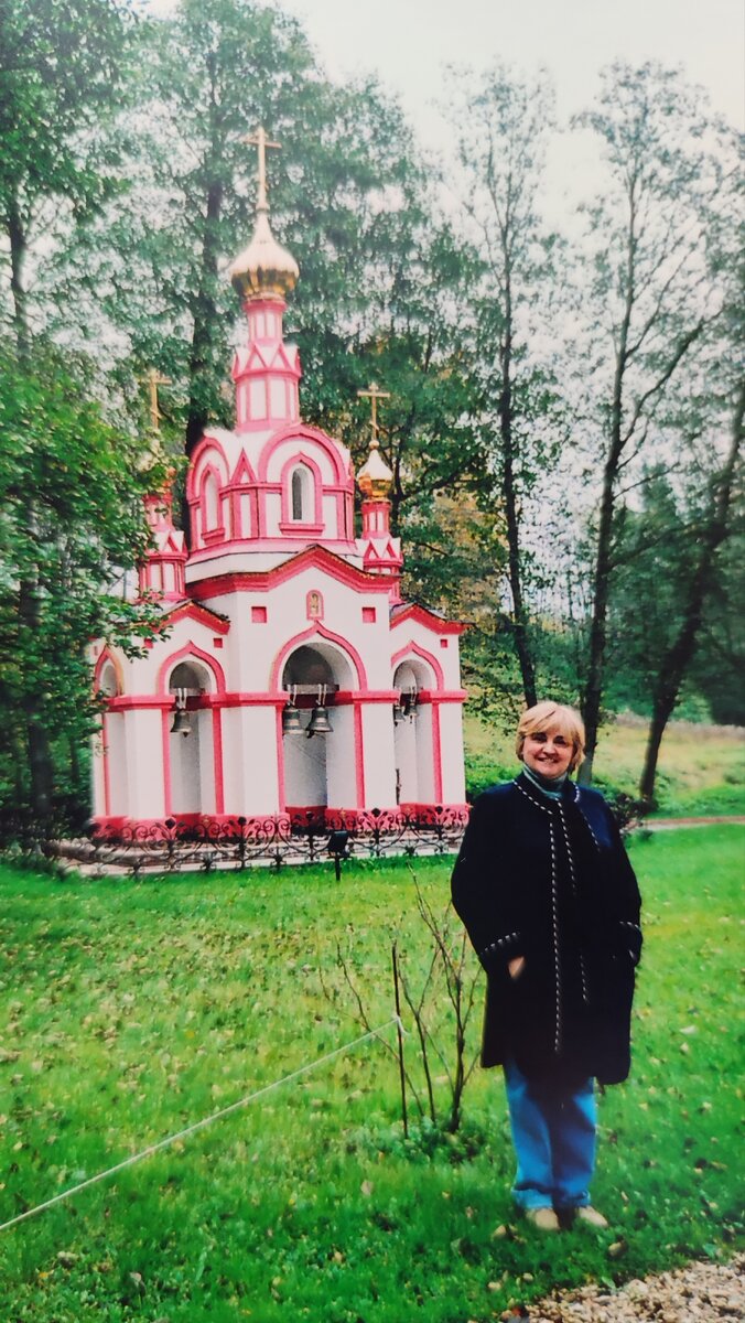 Это я на источнике.  Ещё молодая.