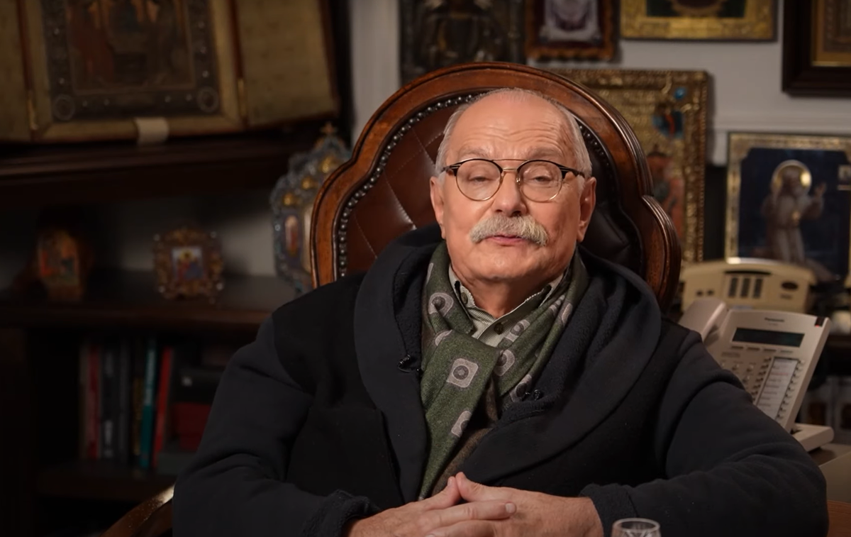 Обзор выпуска "Доколе мы ворон будем принимать за соколов?" программы "Бесогон" Никиты Михалкова