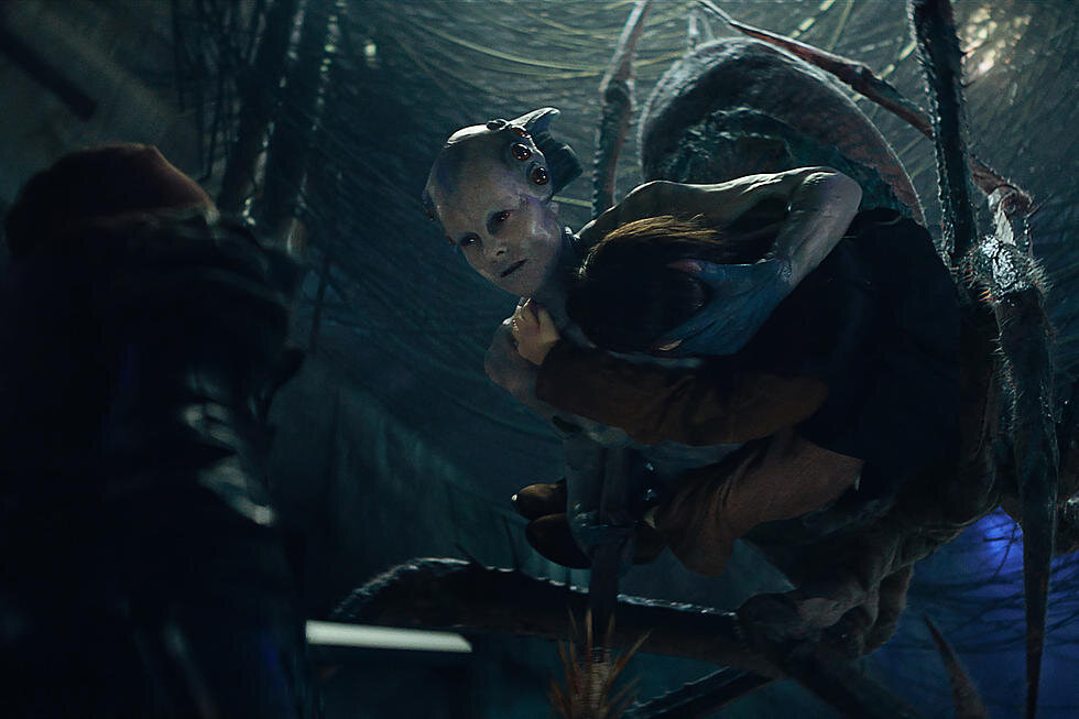 Мятежная луна зака снайдера съемки. Мятежная луна дарующий шрамы дата выхода. Зака снайдера фильм мятежная луна. Мятежная луна фильм. София бутелла.