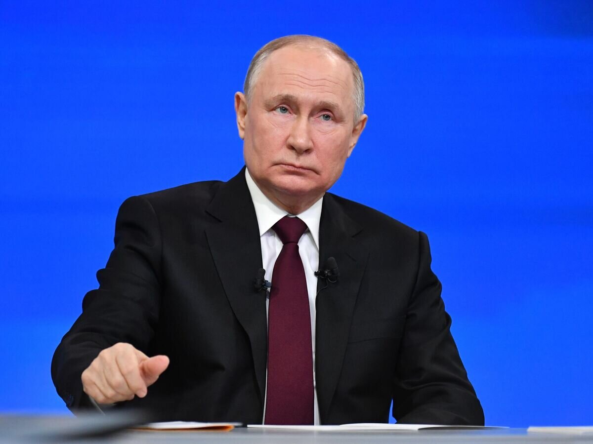    Президент РФ Владимир Путин проводит совместную "прямую линию" с гражданами и большую пресс-конференцию с журналистами в Гостином дворе© РИА Новости / POOL