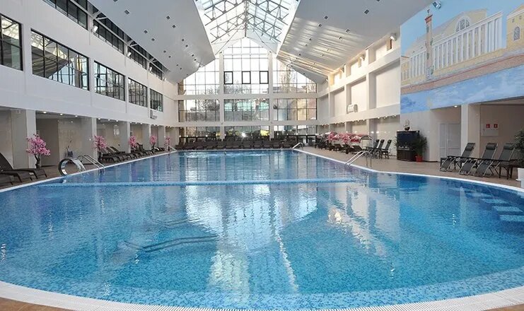 Бассейн - отличное место для времяпровождения (фото с сайта санатории-россии.рф)