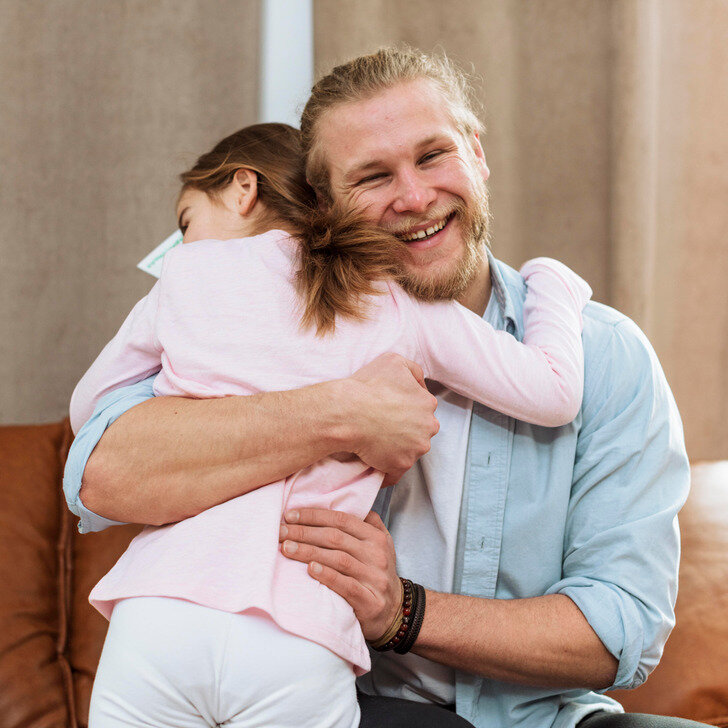 Будьте открыты и честны с собой и своим партнером, ведь душевная связь между вами и вашим ребенком играет важную роль. Время подхода к разговору о своих детях может различаться в зависимости от вашей индивидуальной ситуации, но как правило, чем раньше вы поделитесь этой информацией, тем лучше.