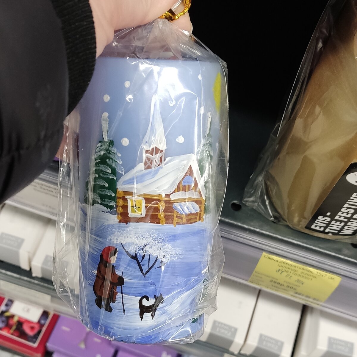 Стоимость свечи с рисунком около 700 рублей,без рисунка за 300 можно купить