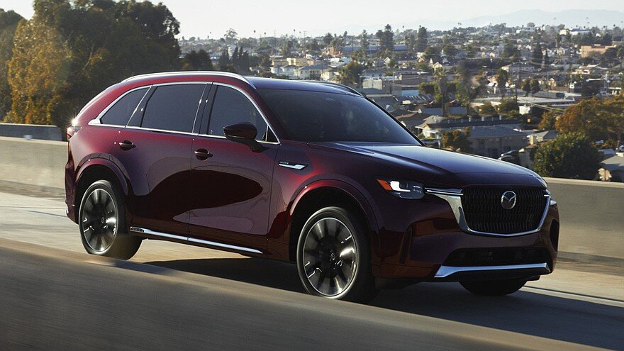    На фото: Mazda CX-90