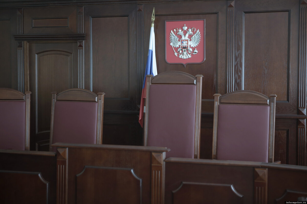 Житель Дновского района поругался со знакомым и пробил ему голову лопатой. Фото: ПАИ