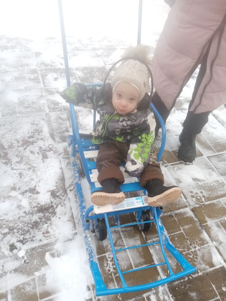 Главный меломан на новых санках