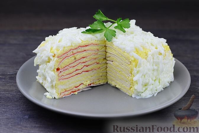 крабовые палочки, яйца, сыр твёрдый, майонез, чеснок, соль, перец чёрный молотый