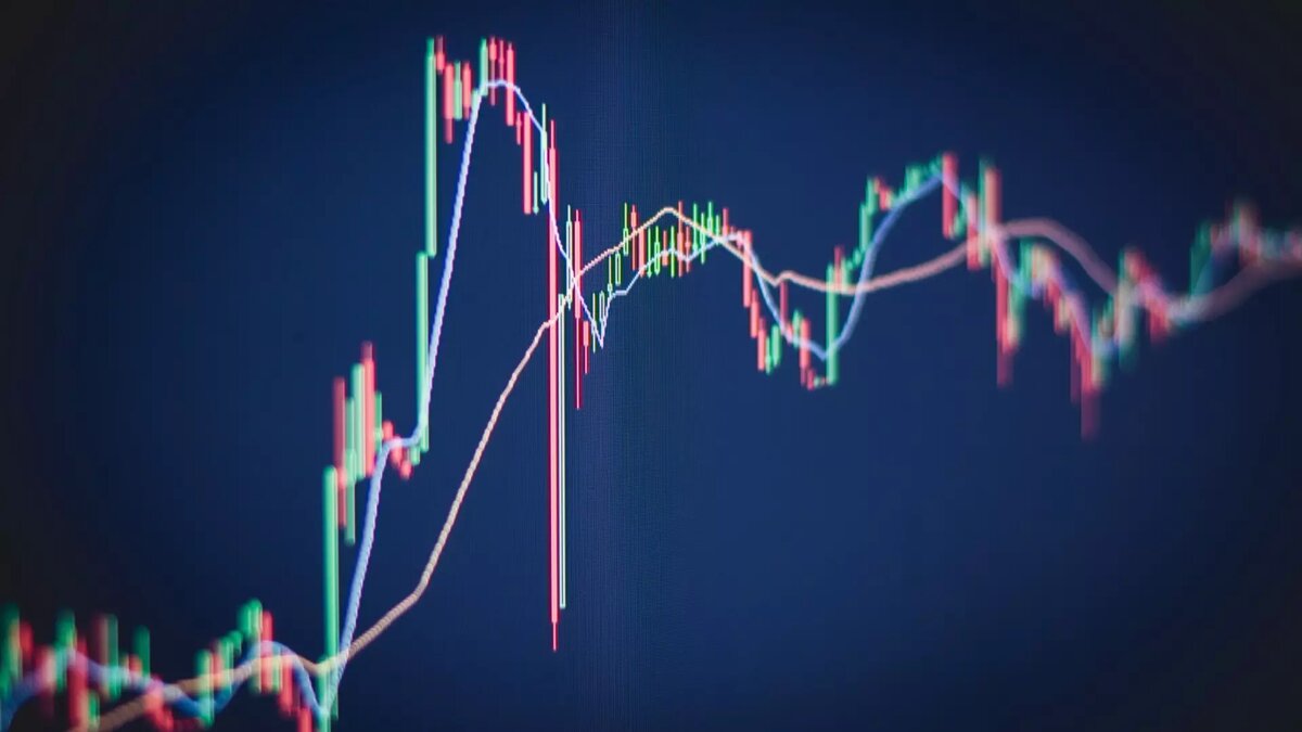     53-летняя жительница Красноярска перевела деньги на фейковую биржу по совету новой подруги из соцсетей.