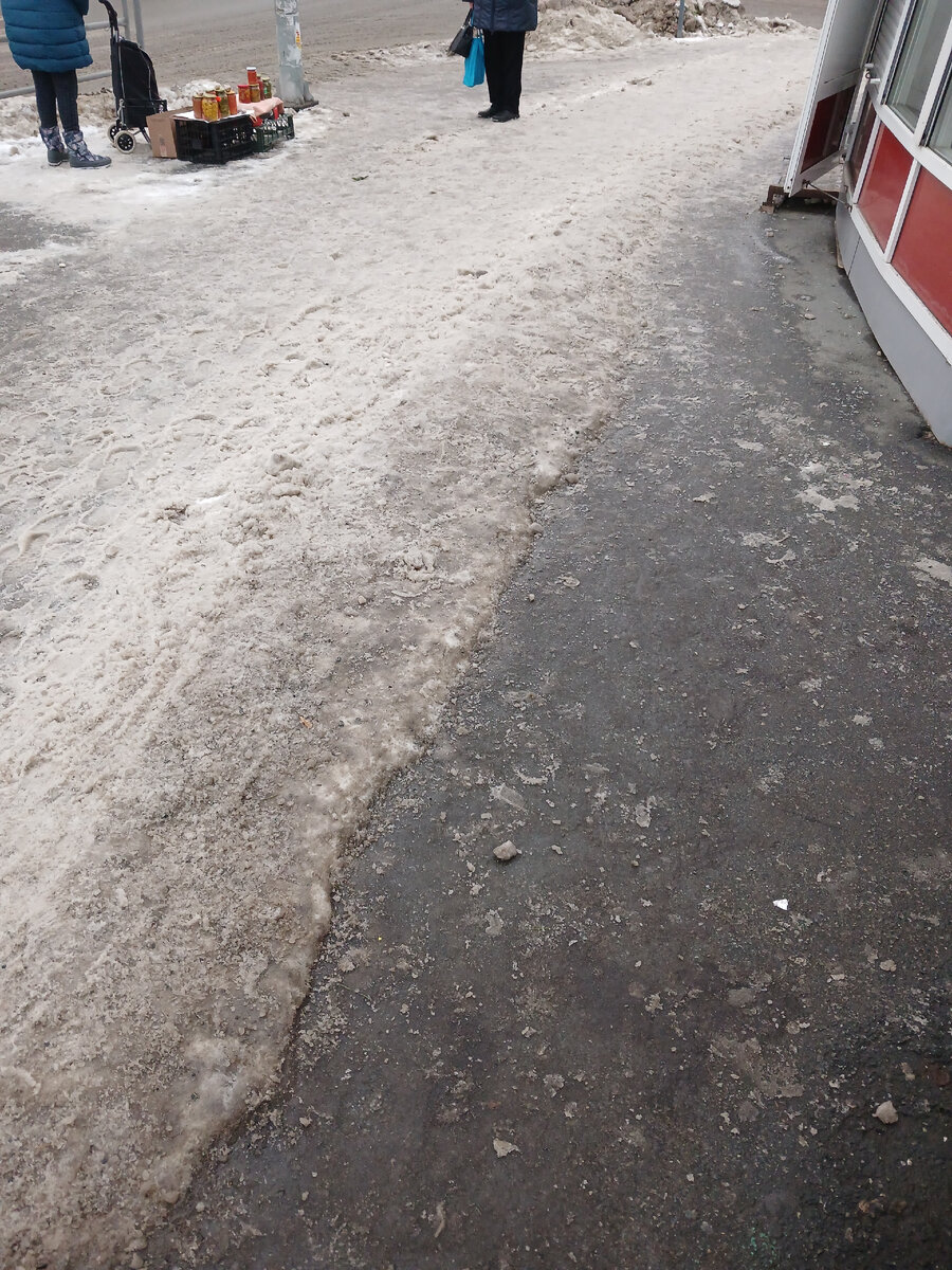 Вот такая наледь на тротуарах. Фото автора