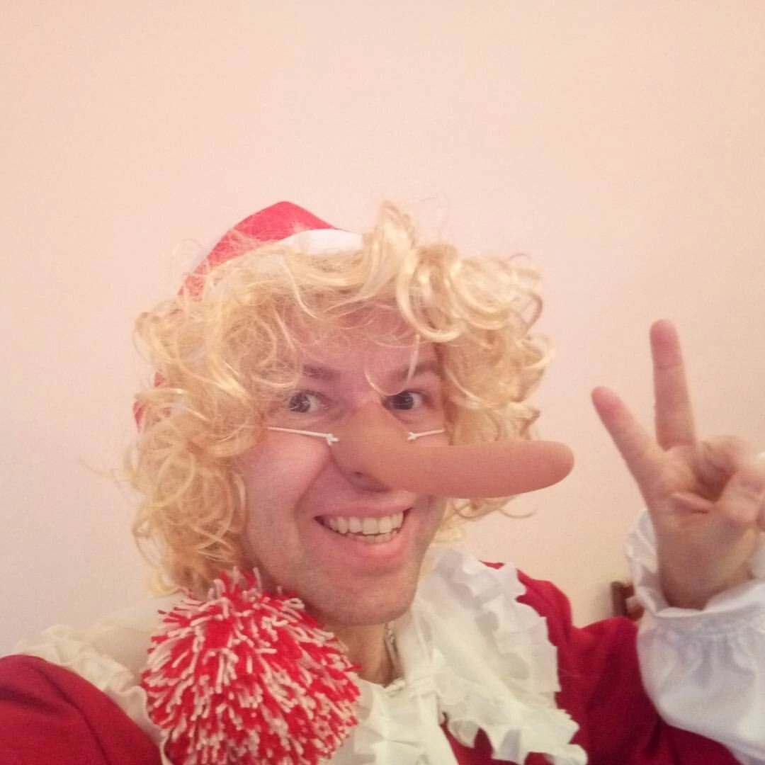 Автор в роли Буратино в новогодней сказке 🎄