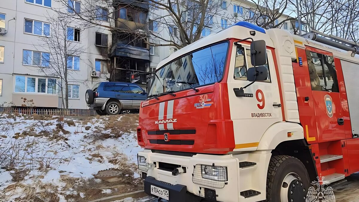     Во Владивостоке, на улице Амурская, в шестиэтажном многоквартирном жилом доме, произошло возгорание. Благодаря быстрой реакции огнеборцев, удалось спасти семь человек, включая двоих детей.
