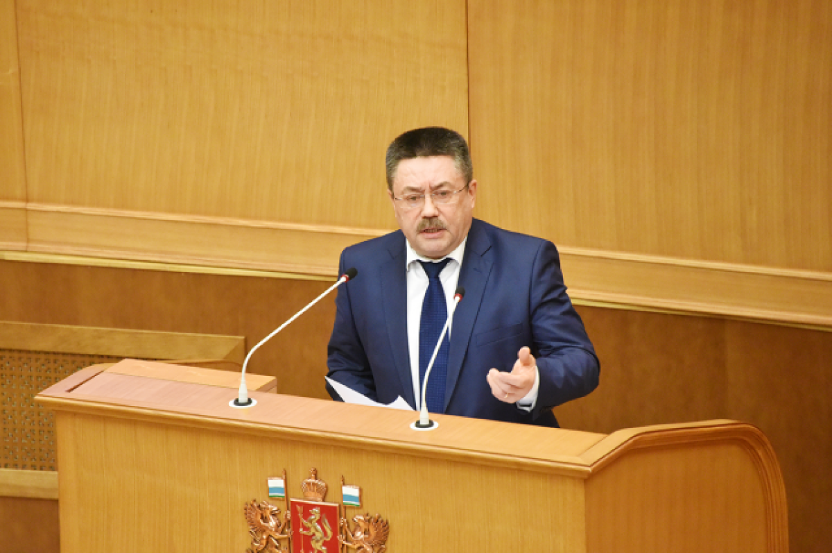    Свердловский детский омбудсмен предложил запретить педагогам мобильники