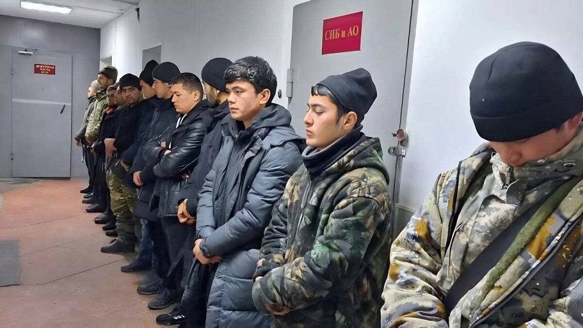     В Уссурийске полиция провела рейдовое мероприятие «Мигрант», в ходе которого были проверены общественные места и складские помещения.